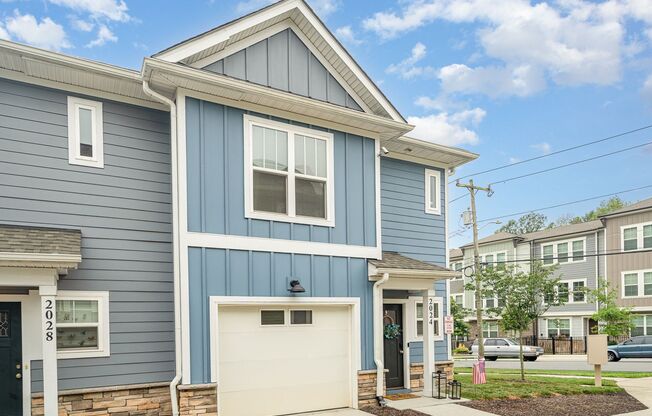 Charming 3-Bedroom Townhome Close to Everything You Love in Charlotte