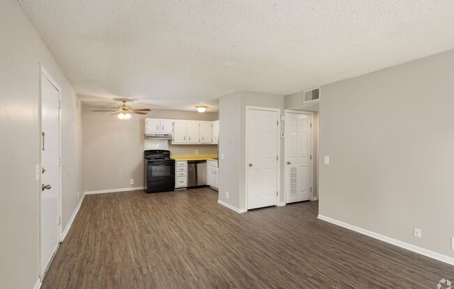 2 beds, 1 bath, 900 sqft, $1,285