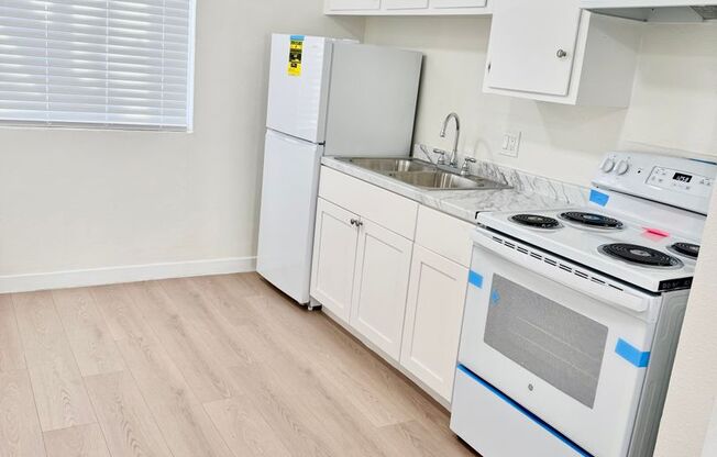 Studio, 1 bath, 385 sqft, $1,425