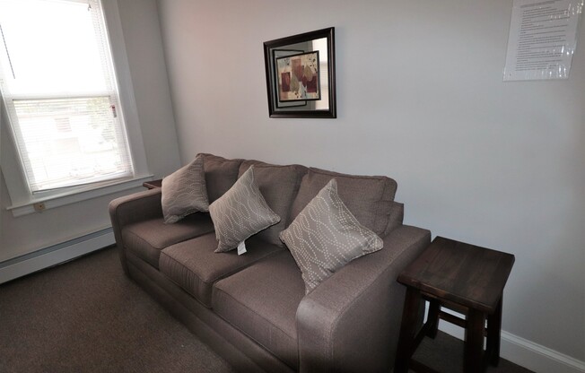 2 beds, 1 bath, 674 sqft, $1,800, Unit C6