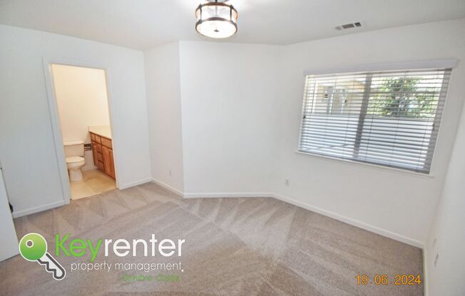 Charming 3 bed 2 bath home with spacious backyard!