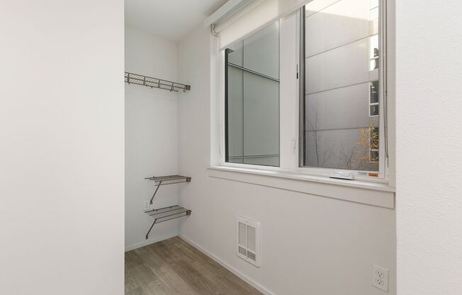 Studio, 1 bath, 280 sqft, $1,195, Unit 712