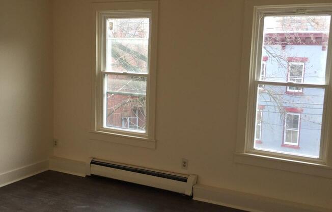 Studio, 1 bath, 350 sqft, $945, Unit 23