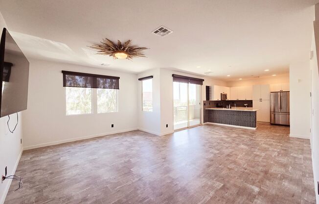 MODERN 2BD/2.5BA CORNER LOT CONDO W/ VIEWS OF THE CITY