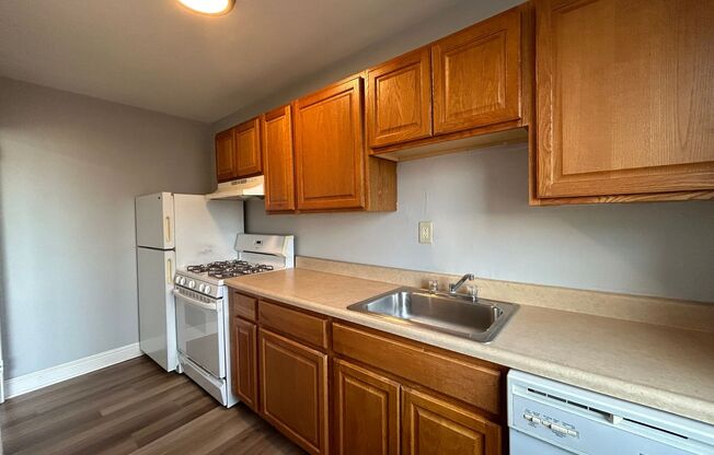 2 beds, 1 bath, 800 sqft, $1,720, Unit 6230 Fifth Ave. #320D