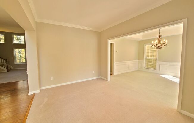 5 beds, 3 baths, $2,695