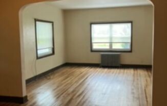 2 beds, 1 bath, $1,390, Unit Apt D