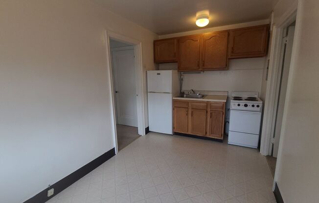 1 bed, 1 bath, 1 sqft, $900, Unit PRI - 305