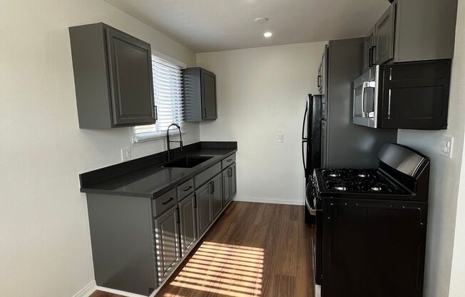 2 beds, 1 bath, 650 sqft, $2,395, Unit Unit 6