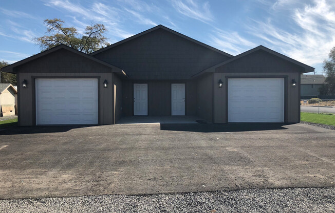 Large 2 Bedroom, 2 Bath Duplex