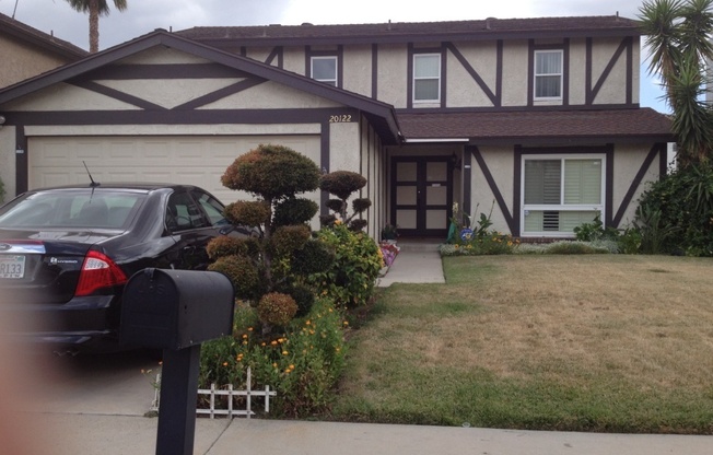 Large 4BR 3BA Family Home in Canoga Park