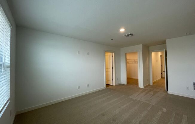 3 beds, 3.5 baths, $3,050