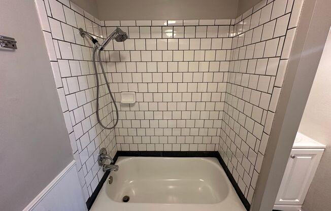 3 beds, 1 bath, 1,368 sqft, $1,695, Unit 1916 N Weber St - Unit B