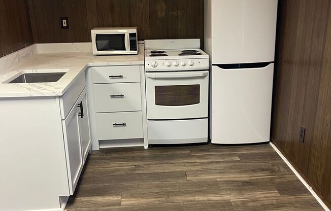 1 bed, 1 bath, 325 sqft, $995, Unit UNIT 1 *
