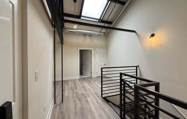 1 bed, 1.5 baths, 689 sqft, $2,400, Unit 207