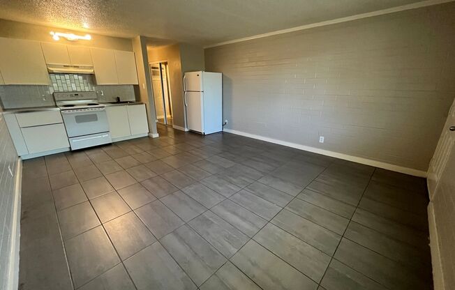 Studio, 1 bath, 400 sqft, $950, Unit 19