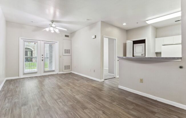 2 beds, 1 bath, 787 sqft, $1,310