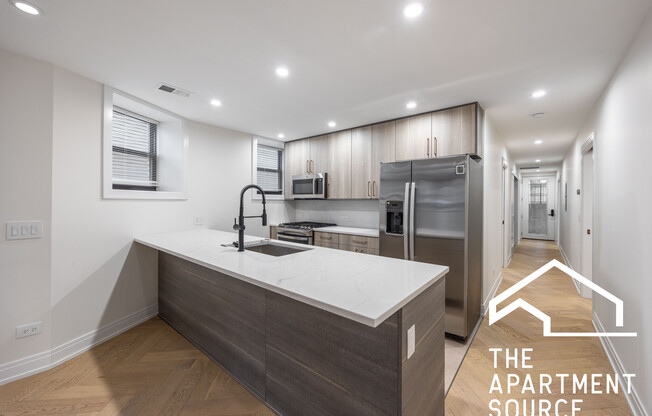 715 W ALDINE
