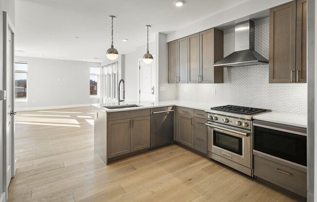 3 beds, 2 baths, 1,440 sqft, $6,300, Unit 606