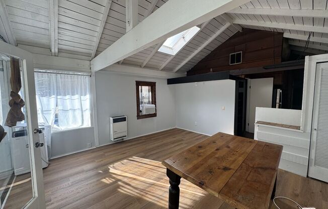 825 N BEVERLY GLN BLVD