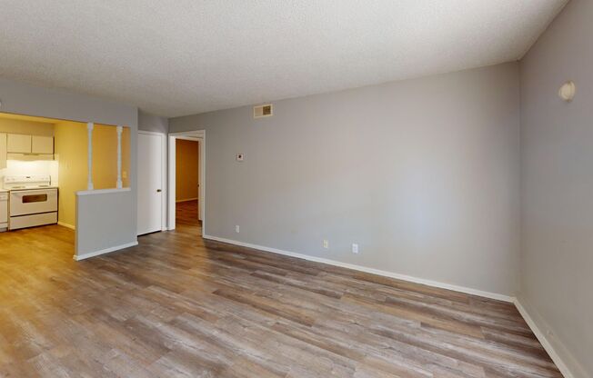 2 beds, 1 bath, 853 sqft, $895