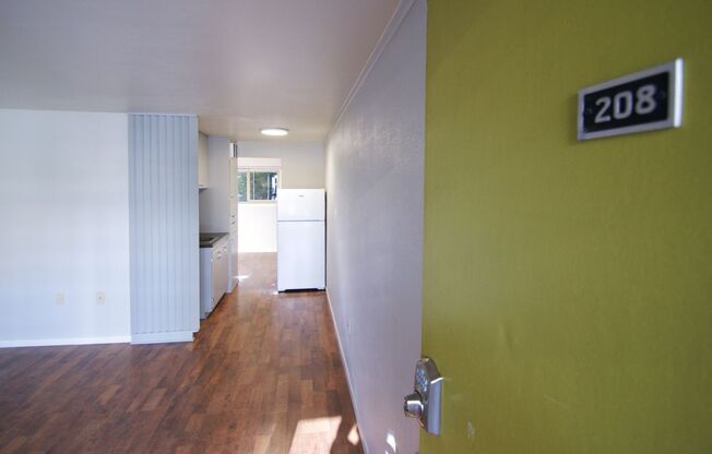 1 bed, 1 bath, 350 sqft, $1,195, Unit 208