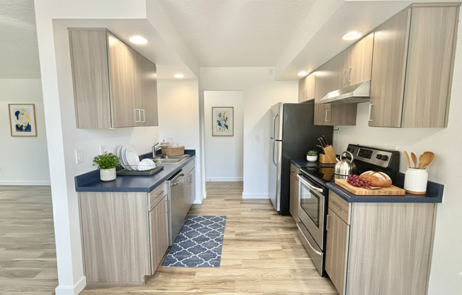 3 beds, 2 baths, 985 sqft, $2,375, Unit 401