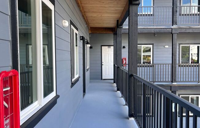3 beds, 1 bath, $2,475, Unit 1200 #206