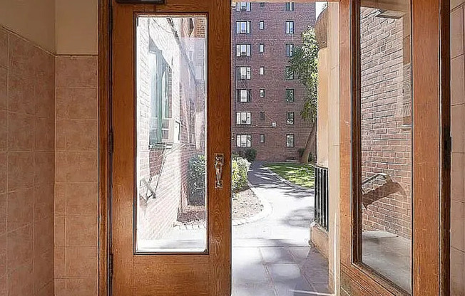 1515 METROPOLITAN AVE