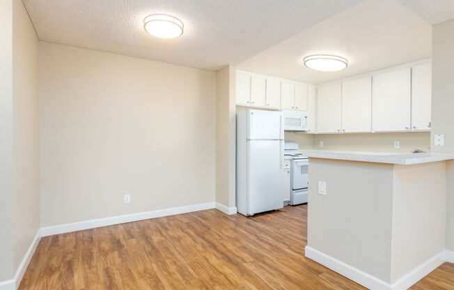 1 bed, 1 bath, 555 sqft, $1,795, Unit 49