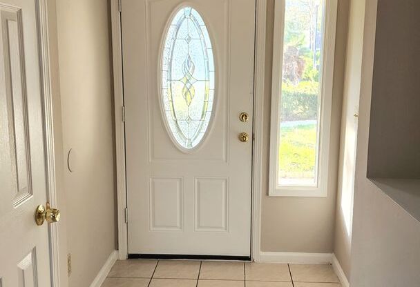 Lovely 3 BR/2BA Lake Front Home in convenient Argyle/Oakleaf location.