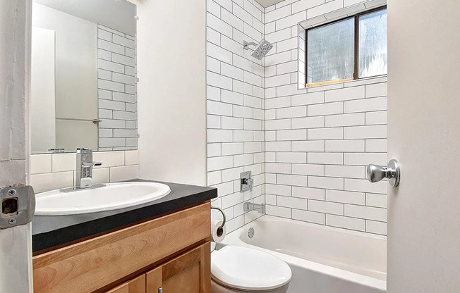 3 BR / 1 BA in nicely updated duplex in North Seattle