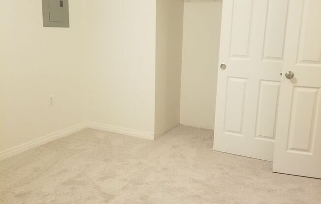 2 beds, 1 bath, 750 sqft, $1,375, Unit Bluff-7