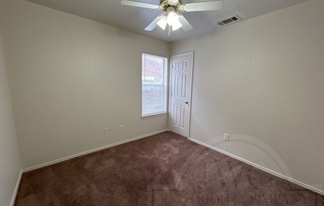 3 beds, 2 baths, $875, Unit 3307 Toledo Unit A