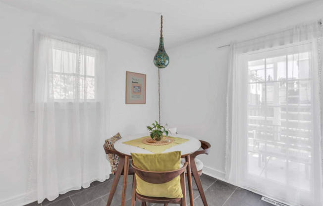 1409 BANGS AVE