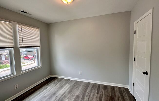 2 beds, 1 bath, 1,000 sqft, $995, Unit 1739 Central Ave - Unit 2F