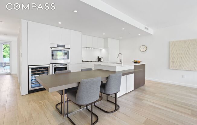 136 W HOUSTON ST