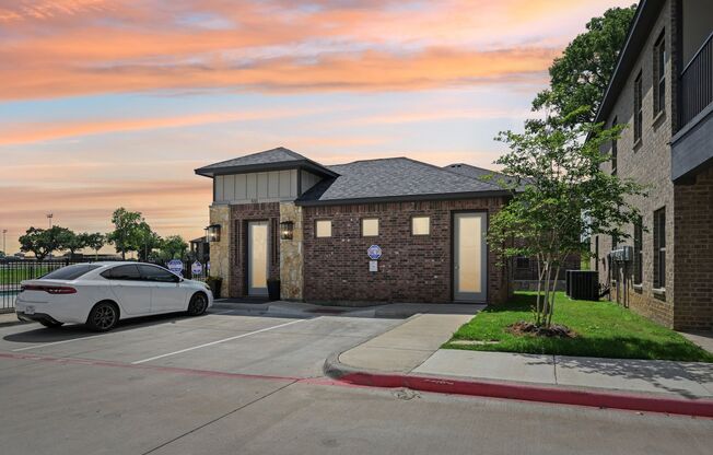 3 beds, 2 baths, $1,598, Unit 1422