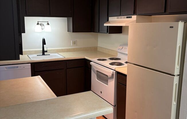 2 beds, 2 baths, 805 sqft, $1,525, Unit B-315