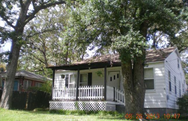 3 beds, 1 bath, $765