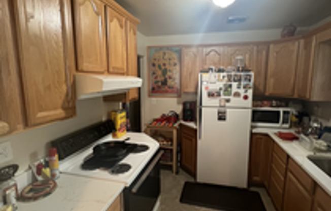 2 beds, 1 bath, $2,350