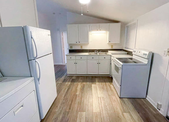118 1/2 SEBRELL AVE
