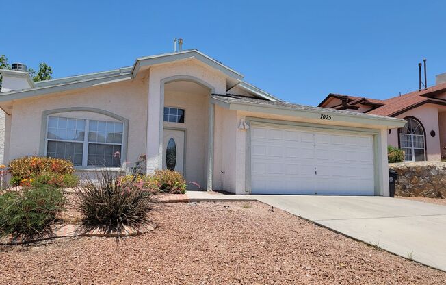 Lovely 3 bedroom 2 bath located in West El Paso!!