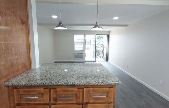 1 bed, 1 bath, 672 sqft, $1,995