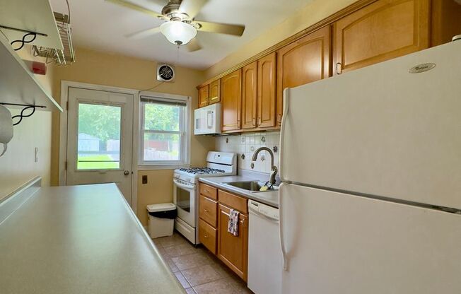 Charming 3 Bedroom/2 Bathroom Apartment in Woodlea Neighborhood, MD!