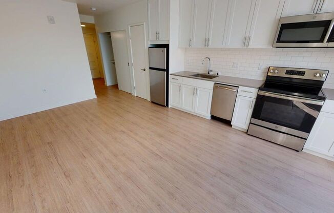 Studio, 1 bath, 370 sqft, $1,945, Unit 309