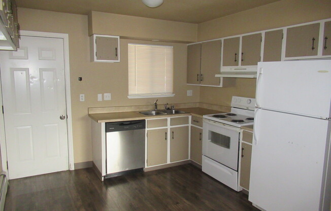 4720 SCENIC CRES