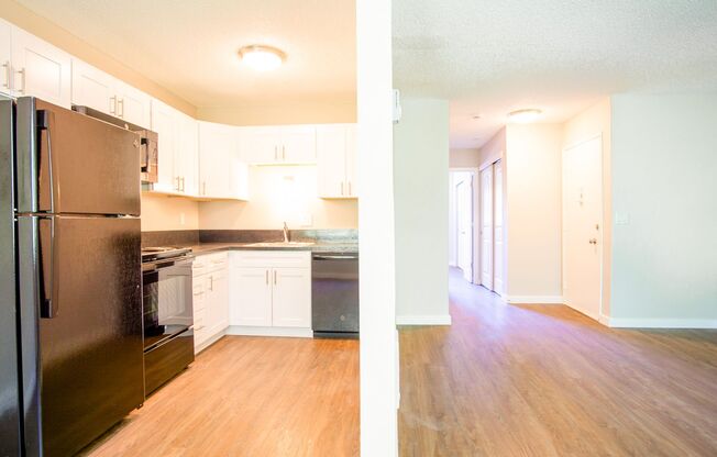 Perfect SE Location: 1st Floor 1-Bed Comes With Parking!