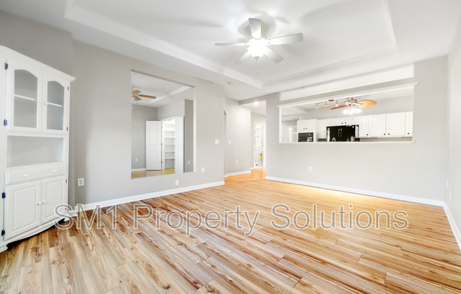605 W MARKET ST