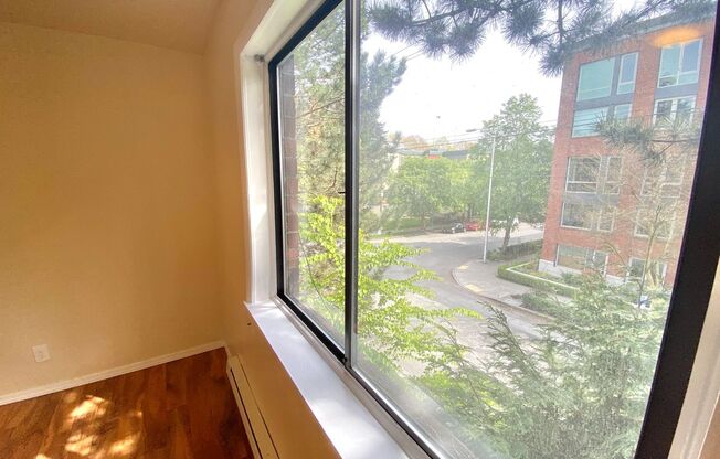 Studio, 1 bath, 390 sqft, $1,495, Unit 05